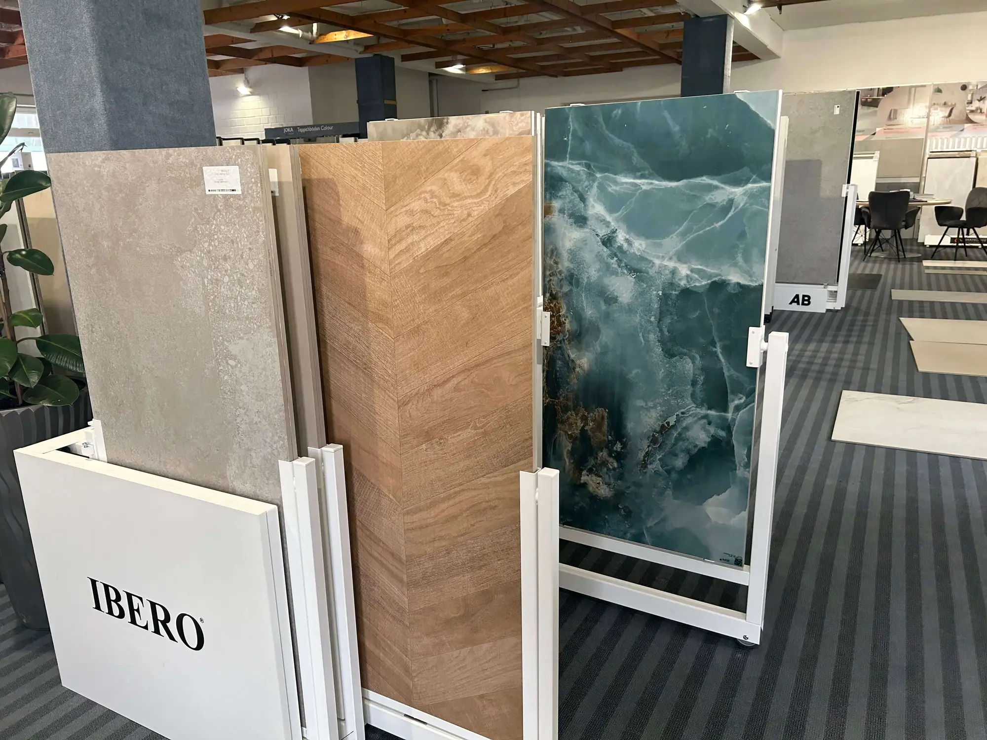 Fliesenausstellung im Showroom